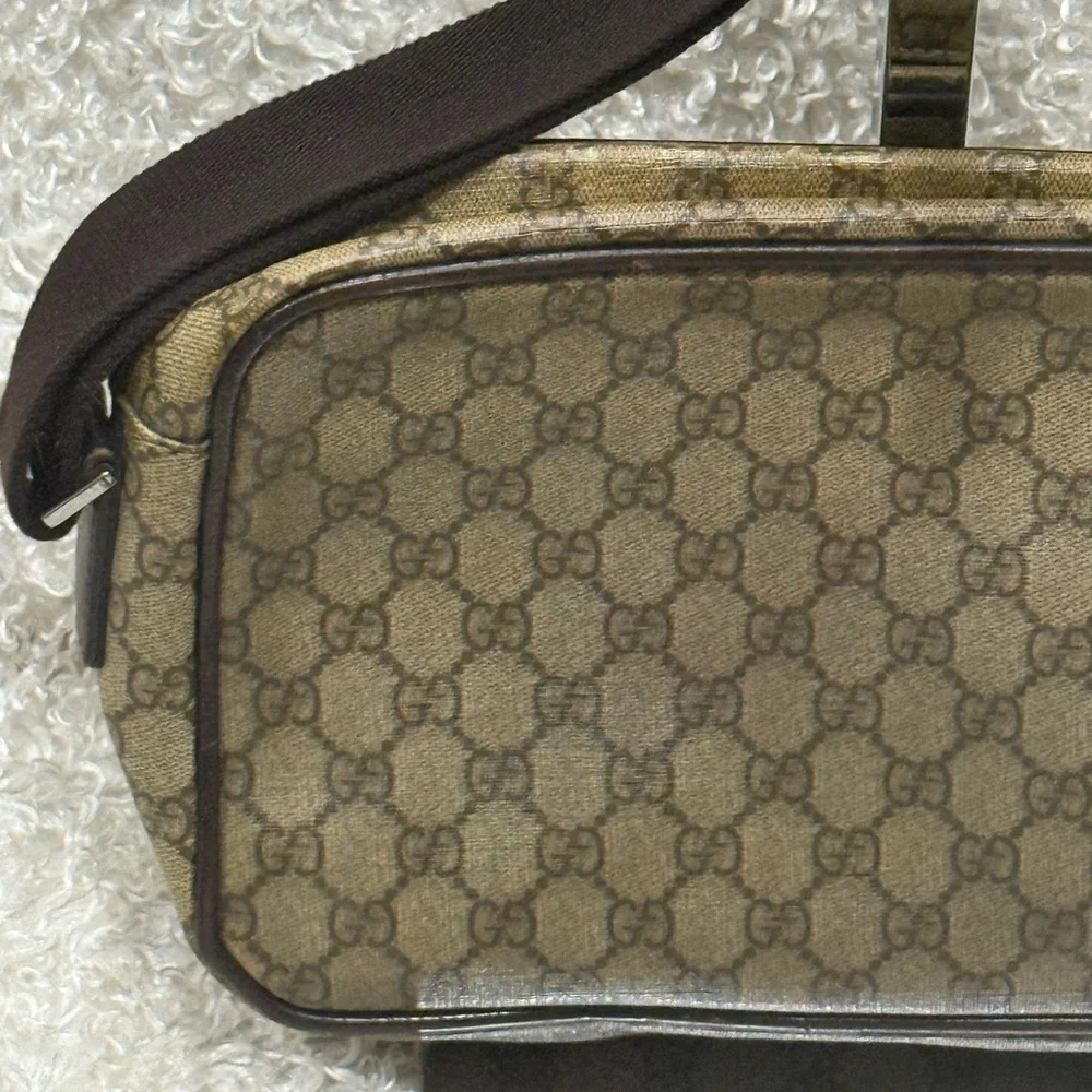 Gucci GG Supreme Crossbody Bag - Picture 6 of 16